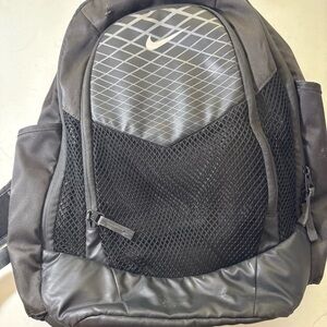 cheap nike men's brasilia 7 large mesh backpack Black Medium zippered front pocket Nike Running Commuter Backpack GLENDALE 65L W Color:BFL